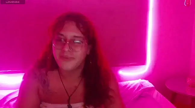 Snapshot of kathepickmanx chatting on 03.04.25 kathepickmanx online show from 03.04.25