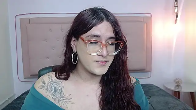 Snapshot of kathepickmanx chatting on 10.04.25 kathepickmanx online show from 10.04.25