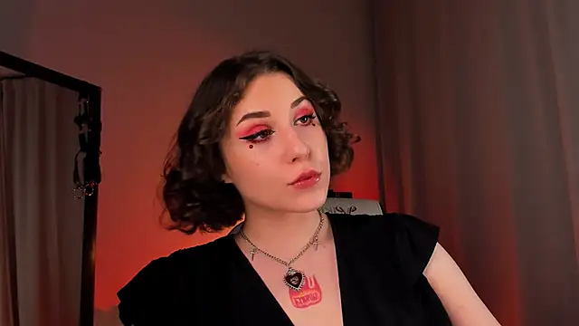 Snapshot of Eva_Moss_ chatting on 03.13.25 Eva Moss online show from 03.13.25