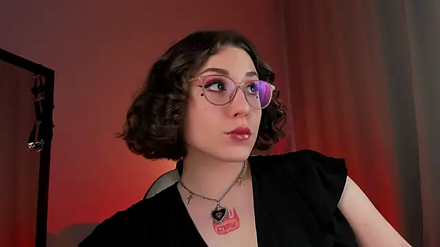 Snapshot of Eva_Moss_ chatting on 03.17.25 Eva Moss online show from 03.17.25