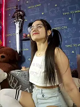 Snapshot of LittleX_Angel chatting on 02.08.25 LittleX Angel online show from 02.08.25