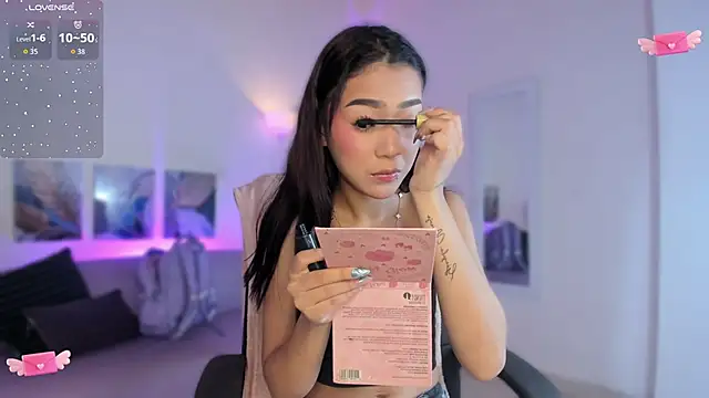 Snapshot of Kathe_slim chatting on 11.20.25 Kathe slim online show from 11.20.25