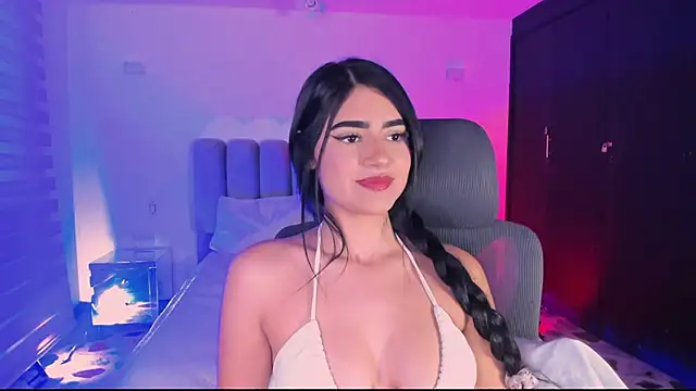 Snapshot of BellaaStorm chatting on 10.22.25 BellaaStorm online show from 10.22.25
