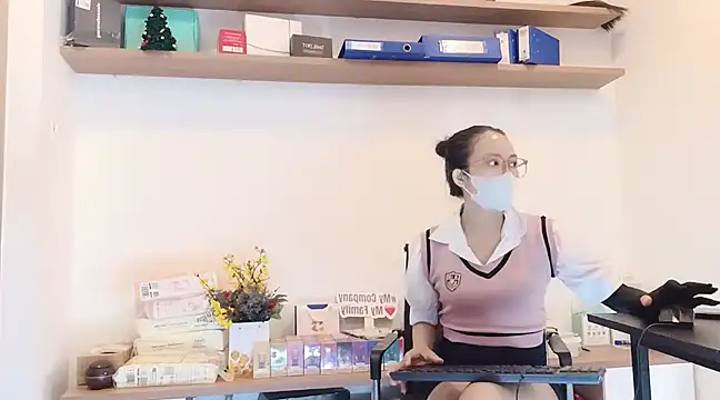 Lush-Office online show from 02.09.25