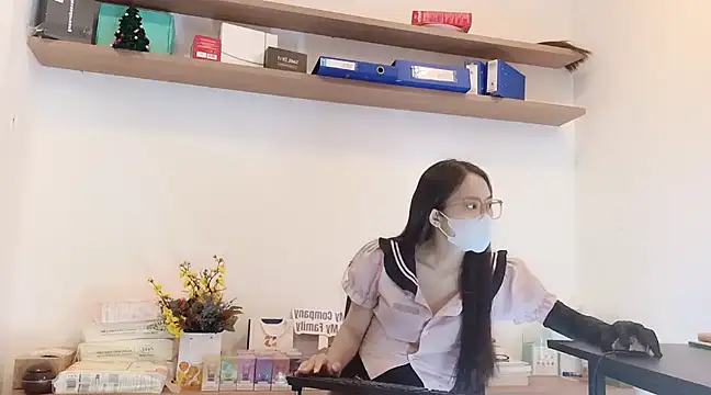 Lush-Office online show from 02.10.25