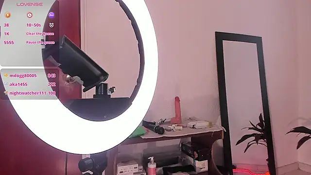 raven  white1 online show from 01.16.25