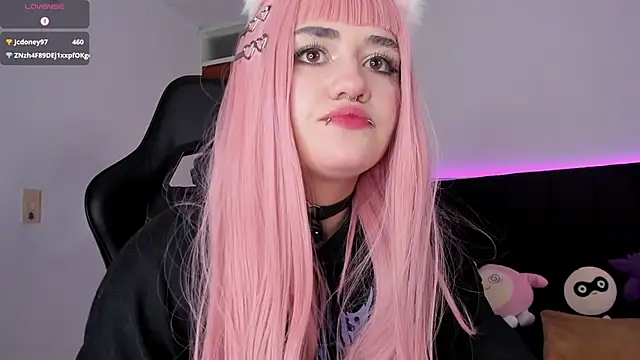 raven  white1 online show from 02.20.25