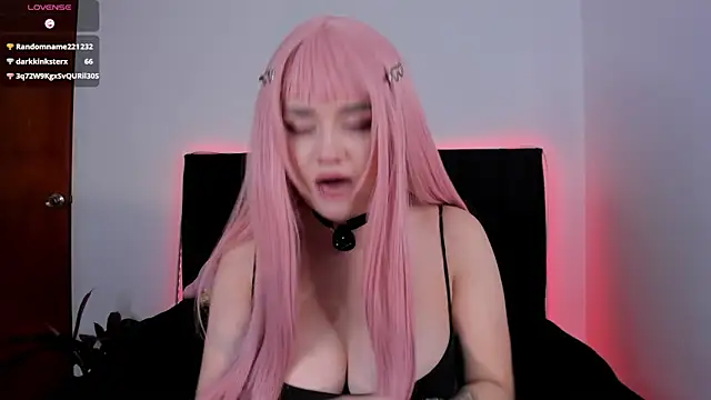 raven  white1 online show from 02.21.25