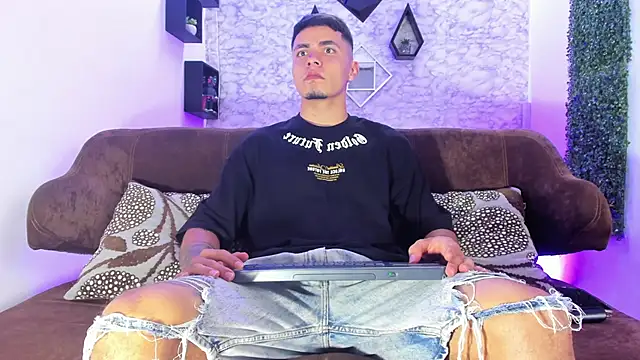 Snapshot of Thomass_conor chatting on 10.29.25 Thomass conor online show from 10.29.25