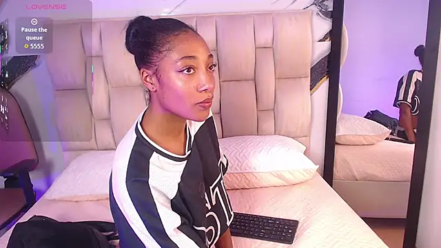 Snapshot of esmeralda-bk chatting on 05.29.26 esmeralda-bk online show from 05.29.26