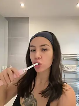 Snapshot of anaromeroxo chatting on 03.18.25 anaromeroxo online show from 03.18.25