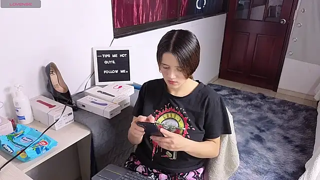 Snapshot of SexLaura_ chatting on 03.03.25 SexLaura online show from 03.03.25