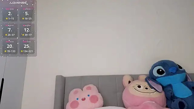 Snapshot of asianqueeny chatting on 10.23.25 asianqueeny online show from 10.23.25