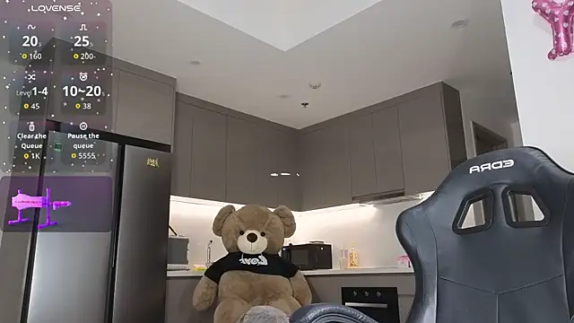 Snapshot of asianqueeny chatting on 10.25.25 asianqueeny online show from 10.25.25