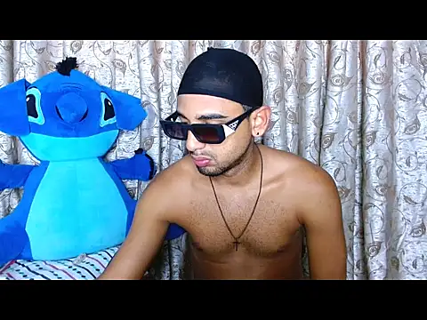 Snapshot of dannyhardx chatting on 11.28.25 dannyhardx online show from 11.28.25