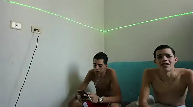 Latinos 2001 online show from 02.16.25