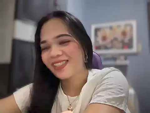 SophiaCourthaway online show from 04.12.26