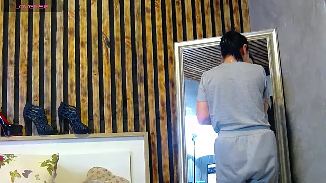 Tory Lovi online show from 04.09.26