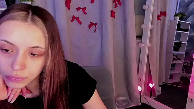 Snapshot of Sahara_Shields chatting on 03.04.25 Sahara Shields online show from 03.04.25