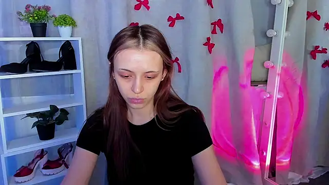 Snapshot of Sahara_Shields chatting on 03.05.25 Sahara Shields online show from 03.05.25