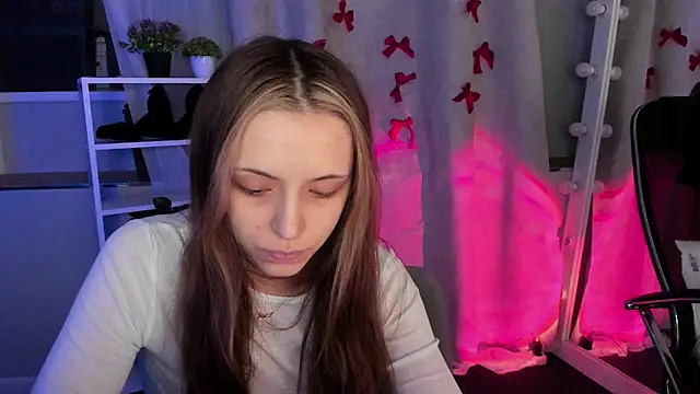 Snapshot of Sahara_Shields chatting on 03.11.25 Sahara Shields online show from 03.11.25