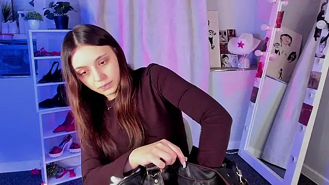 Snapshot of Sahara_Shields chatting on 11.24.25 Sahara Shields online show from 11.24.25