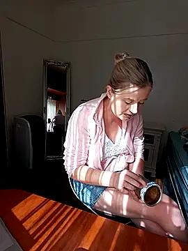 Vintasia online show from 09.18.25