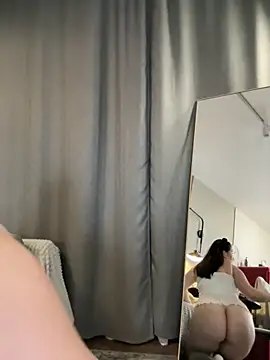 Kiss My Body online show from 04.18.26