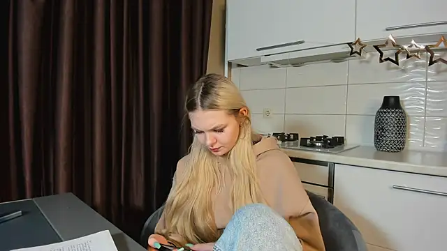 SynnoveEyre online show from 02.21.25