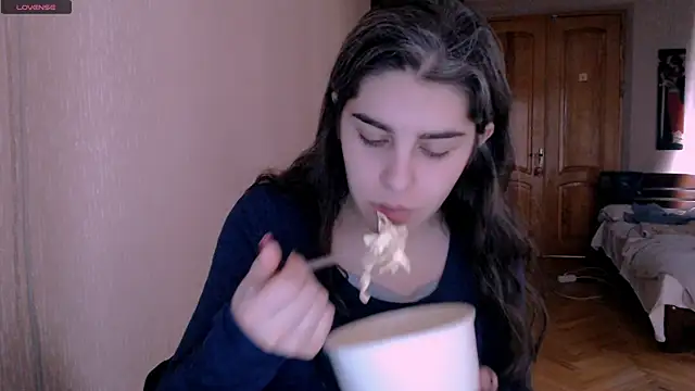 Snapshot of _Roselina_ chatting on 02.08.25 Roselina online show from 02.08.25