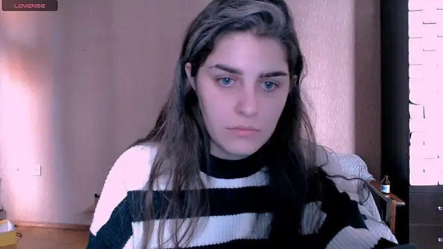 Snapshot of _Roselina_ chatting on 11.25.25 Roselina online show from 11.25.25