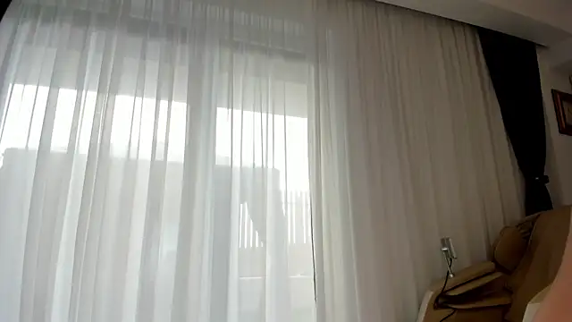 Snapshot of Saradiamond1 chatting on 11.06.25 Saradiamond1 online show from 11.06.25