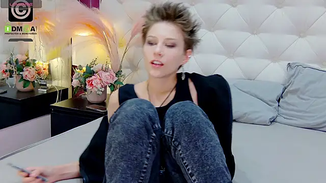 via mayer  online show from 02.04.25