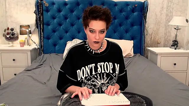 via mayer  online show from 03.07.26