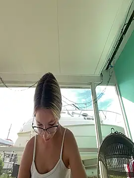 Snapshot of Hatgirl69 chatting on 09.22.25 Hatgirl69 online show from 09.22.25