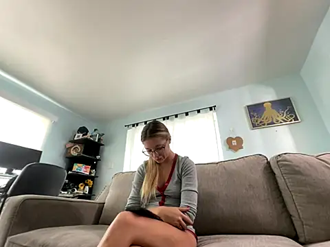 Snapshot of Hatgirl69 chatting on 09.29.25 Hatgirl69 online show from 09.29.25