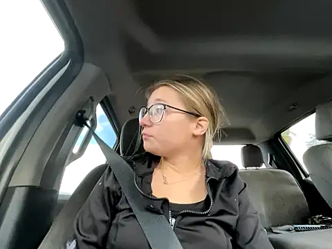 Snapshot of Hatgirl69 chatting on 10.03.25 Hatgirl69 online show from 10.03.25