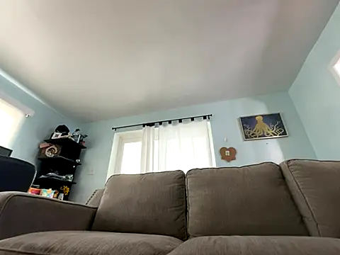 Snapshot of Hatgirl69 chatting on 10.11.25 Hatgirl69 online show from 10.11.25