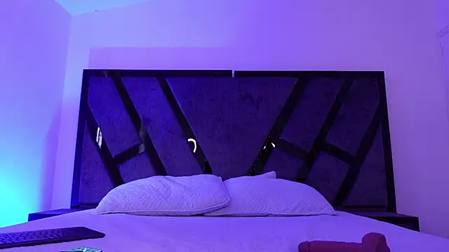 EthaanCox online show from 12.03.25