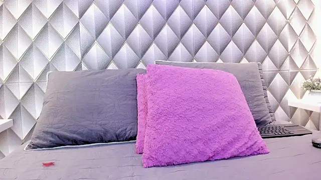 Christal Golden online show from 02.27.25