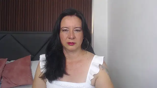 Snapshot of emmily_taylor_ chatting on 02.01.25 emmily taylor online show from 02.01.25