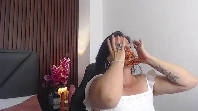 Snapshot of emmily_taylor_ chatting on 02.02.25 emmily taylor online show from 02.02.25