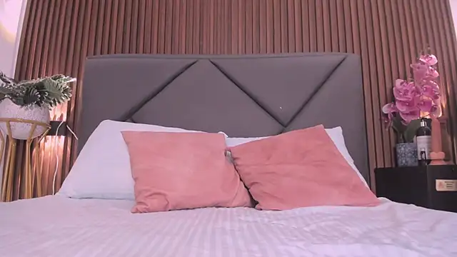 Snapshot of emmily_taylor_ chatting on 02.06.25 emmily taylor online show from 02.06.25