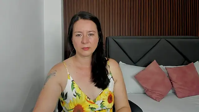 Snapshot of emmily_taylor_ chatting on 02.10.25 emmily taylor online show from 02.10.25