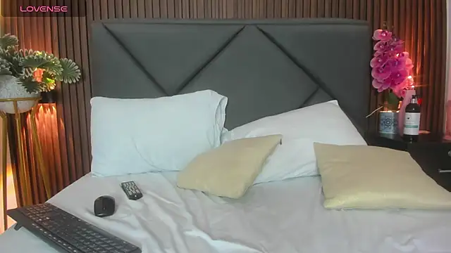 Snapshot of emmily_taylor_ chatting on 03.08.25 emmily taylor online show from 03.08.25