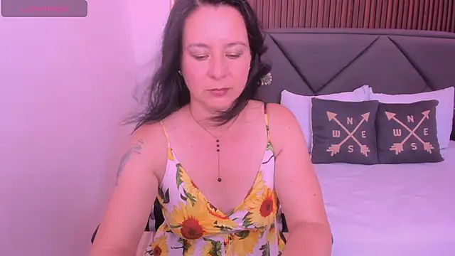 Snapshot of emmily_taylor_ chatting on 03.10.25 emmily taylor online show from 03.10.25