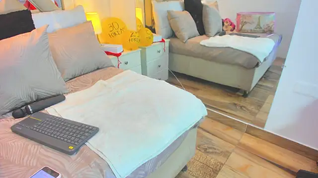 raquell moore online show from 12.16.25