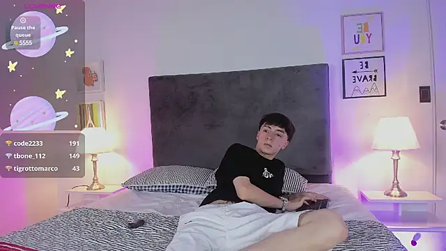 Snapshot of ethan_and_ava chatting on 02.13.25 ethan and ava online show from 02.13.25