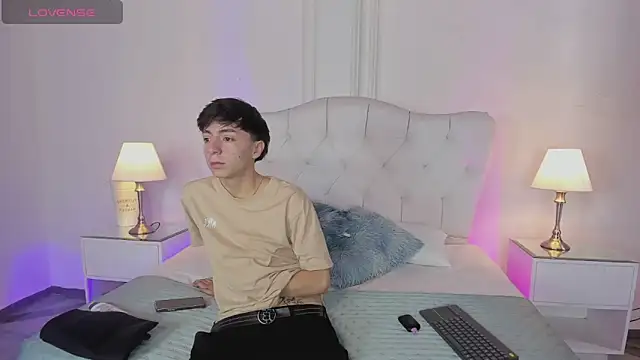 Snapshot of ethan_and_ava chatting on 03.19.25 ethan and ava online show from 03.19.25