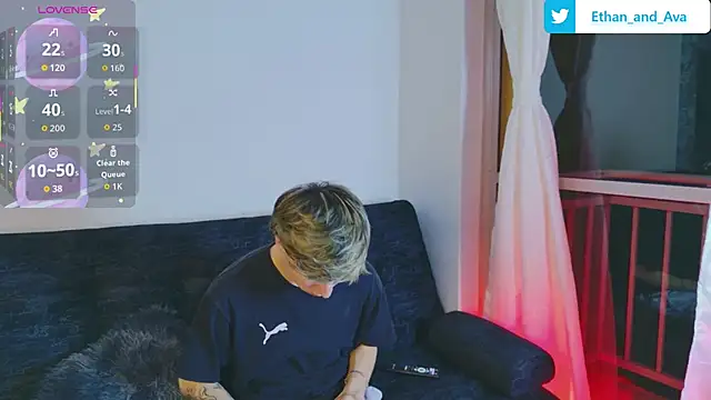 Snapshot of ethan_and_ava chatting on 10.02.25 ethan and ava online show from 10.02.25